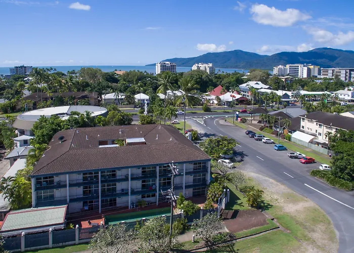 Cairns Holiday Lodge